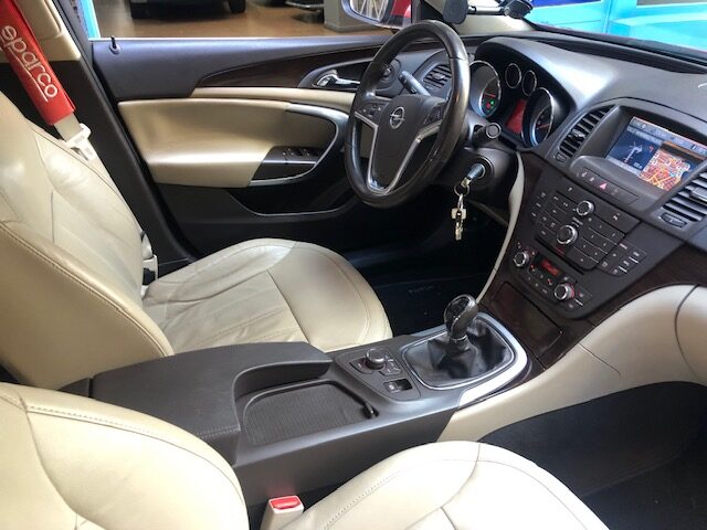 Opel Insignia 2.0 Turbo Sedan 220cv
