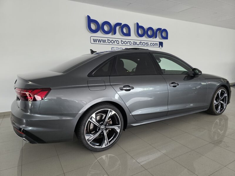 AUDI A4 BLACK/LINE S/LINE