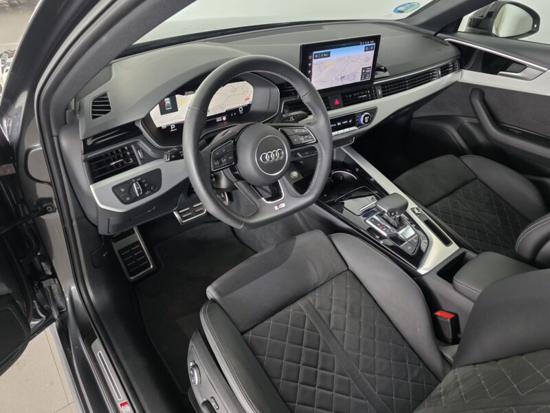 AUDI A4 BLACK/LINE S/LINE