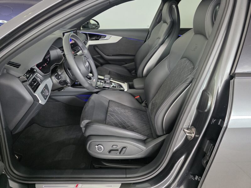 AUDI A4 BLACK/LINE S/LINE