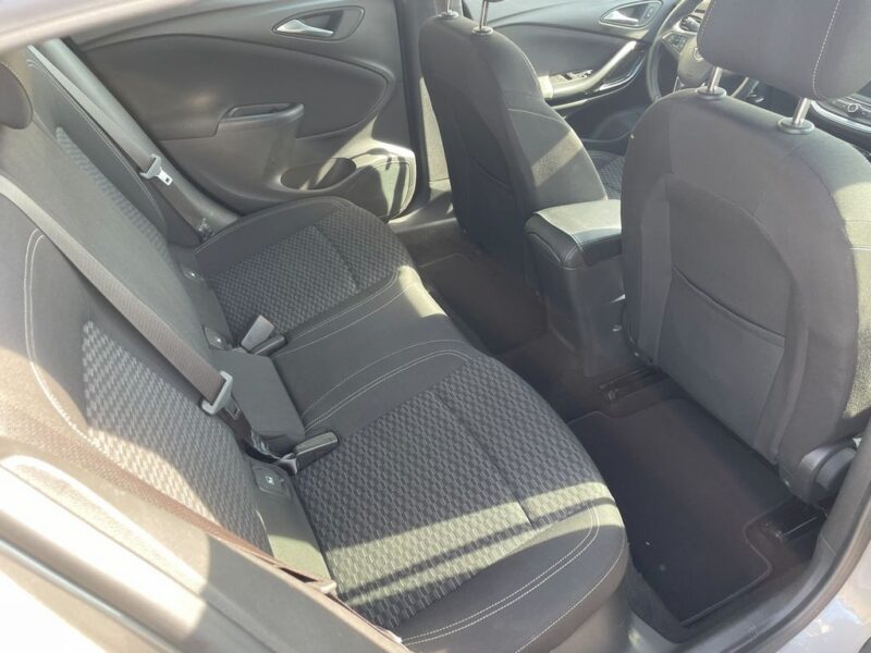 Opel Astra 1.6 CDTI Dynamics 5p