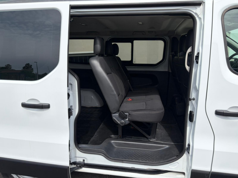 Nissan NV300 Combi 6 2.0 DCI