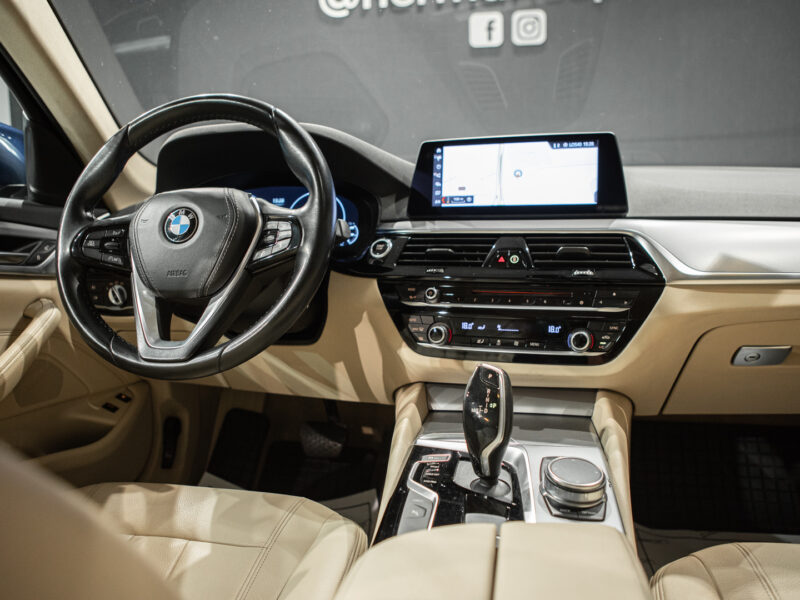 BMW 530eIPerformance Berlina