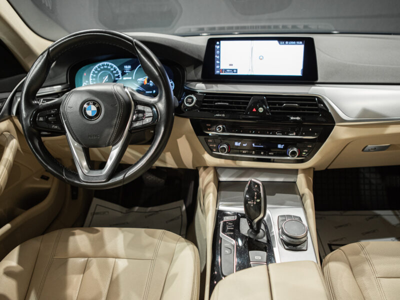 BMW 530eIPerformance Berlina