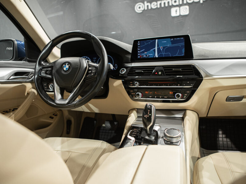 BMW 530eIPerformance Berlina