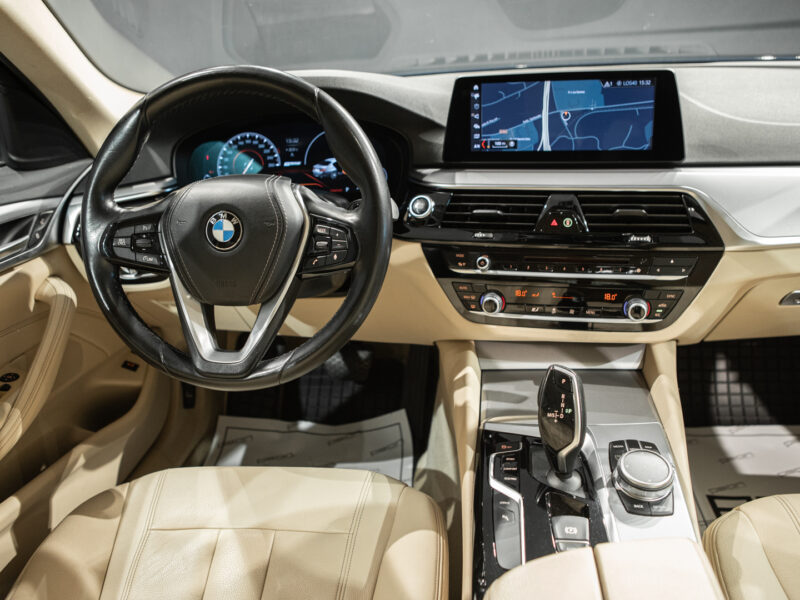 BMW 530eIPerformance Berlina