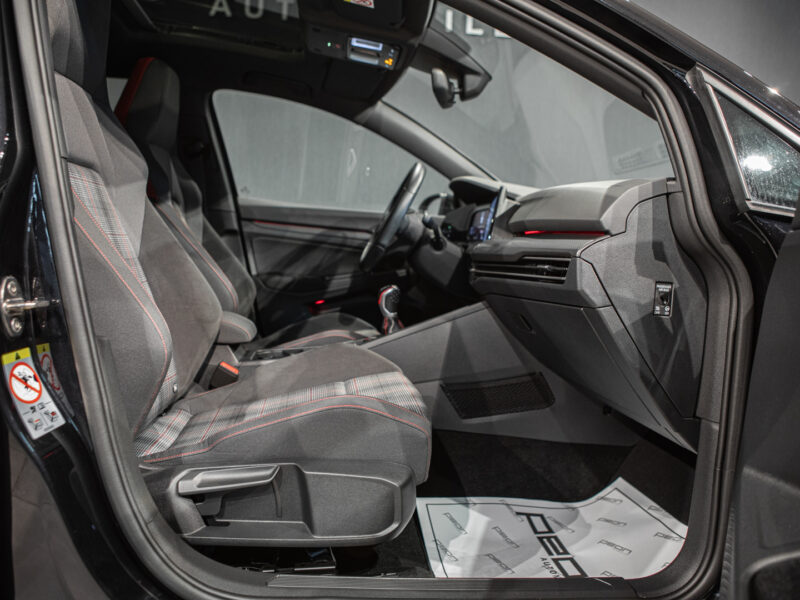 Volkswagen Golf 8 GTI 5p