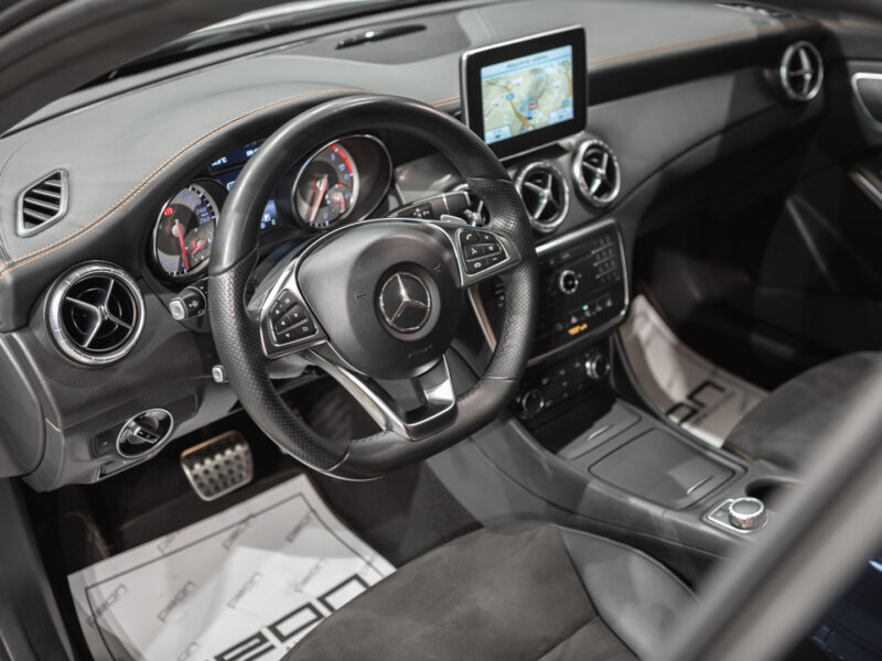 MB CLA Shooting Brake 200d AMG Orange Edition