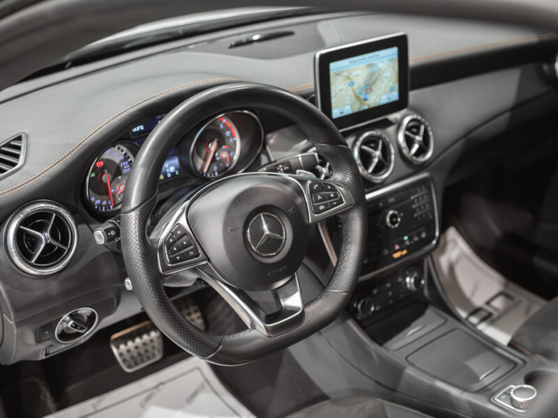 MB CLA Shooting Brake 200d AMG Orange Edition