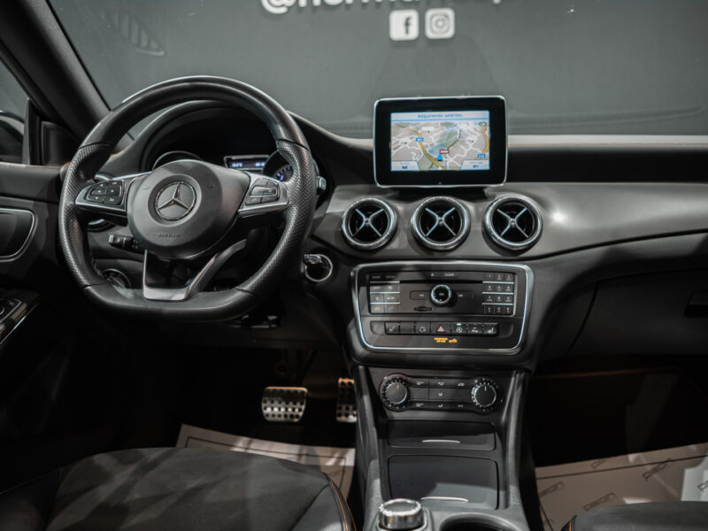 MB CLA Shooting Brake 200d AMG Orange Edition