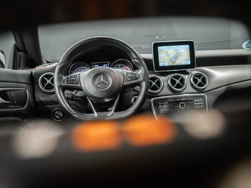 MB CLA Shooting Brake 200d AMG Orange Edition