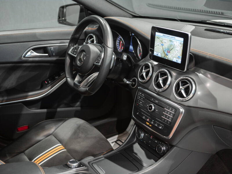 MB CLA Shooting Brake 200d AMG Orange Edition