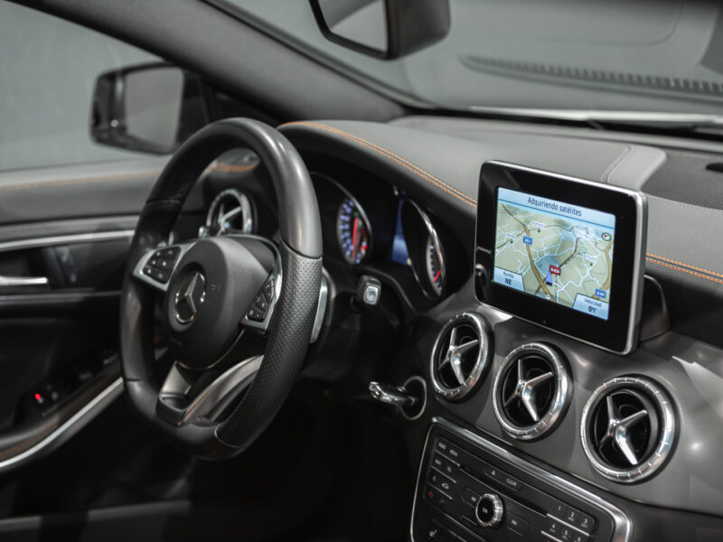 MB CLA Shooting Brake 200d AMG Orange Edition