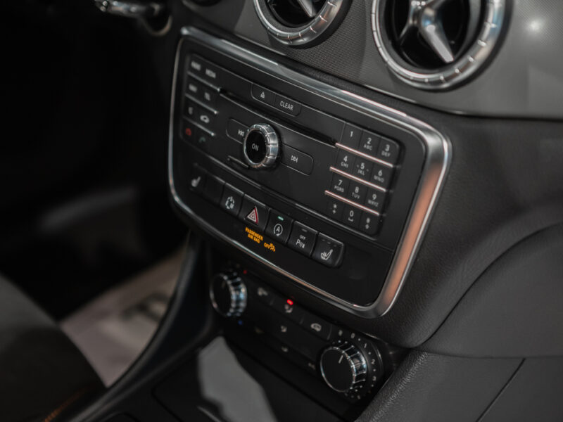 MB CLA Shooting Brake 200d AMG Orange Edition