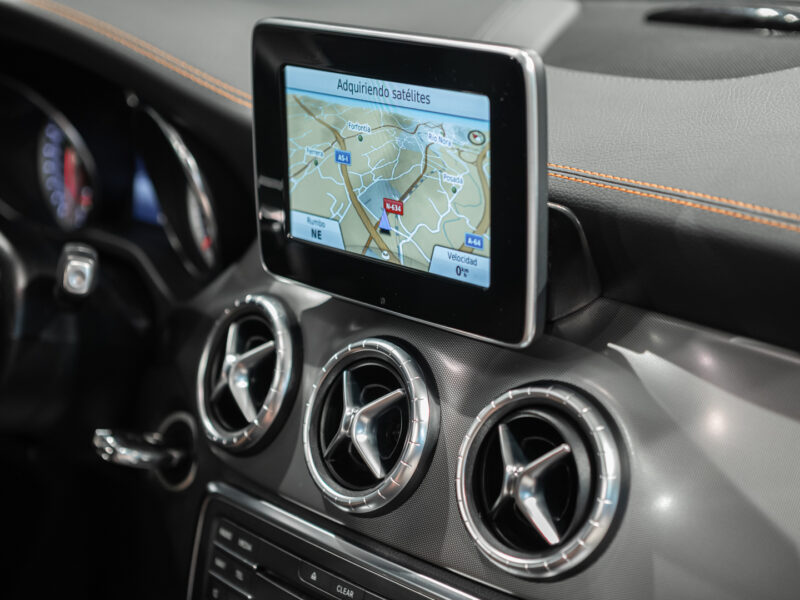 MB CLA Shooting Brake 200d AMG Orange Edition