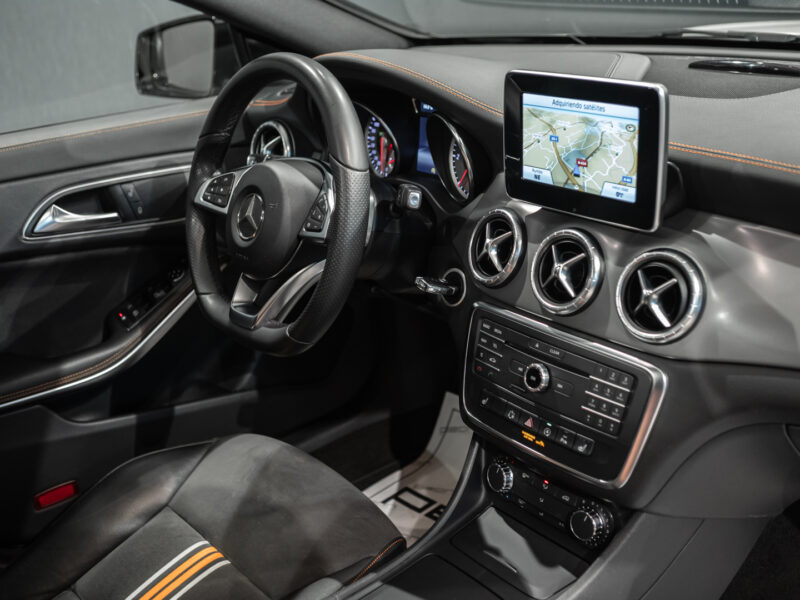 MB CLA Shooting Brake 200d AMG Orange Edition