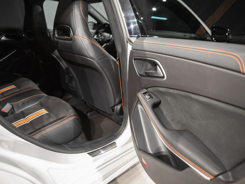 MB CLA Shooting Brake 200d AMG Orange Edition