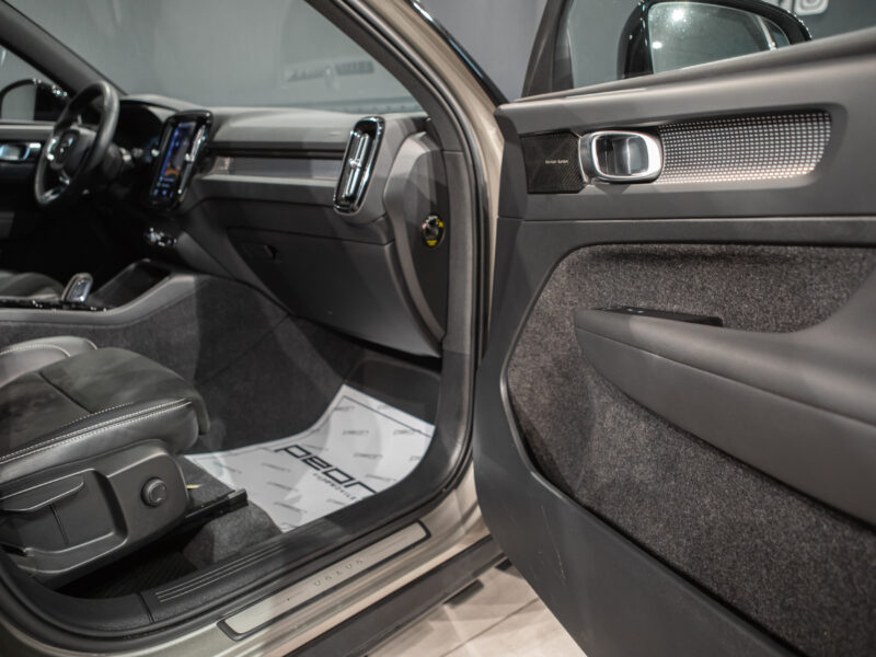 Volvo XC40 2.0 B4 AWD R-Design