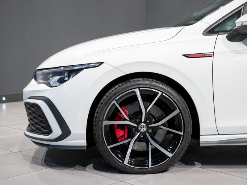 Volkswagen Golf 8 GTI 5p
