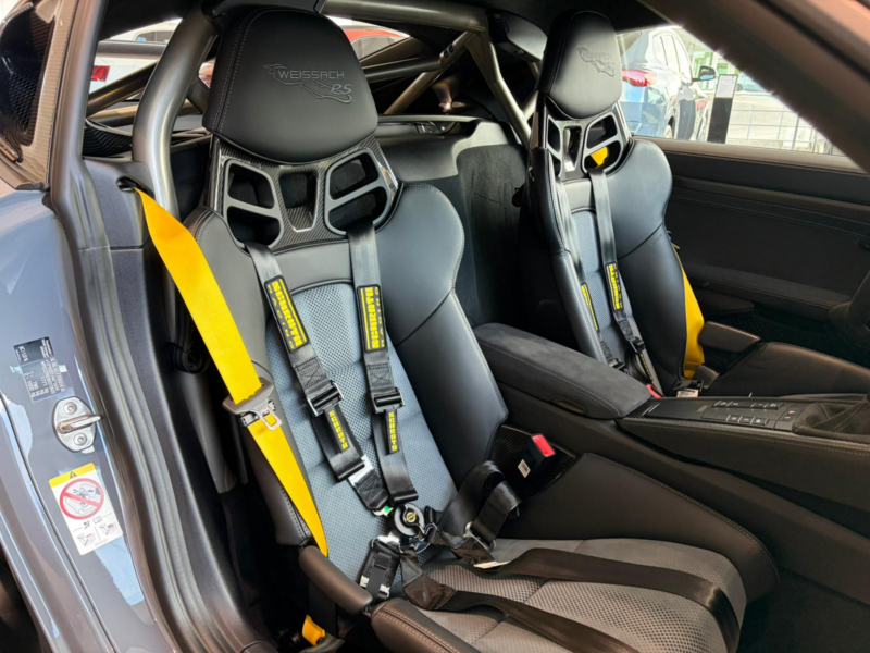 Porsche 718 Cayman GT4 RS