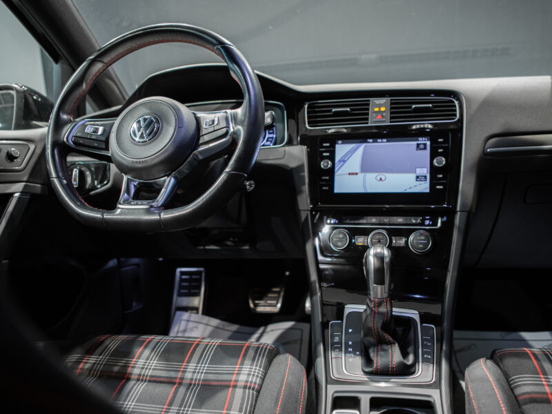 VW Golf 7.5 GTI Performance DSG7 5p