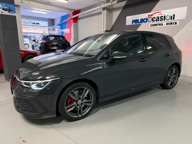 VW Golf GTE MK8