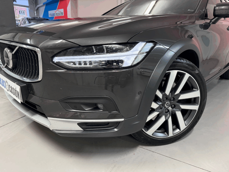 Volvo V90 Cross Country 2.0 B5 D Pro AWD Auto