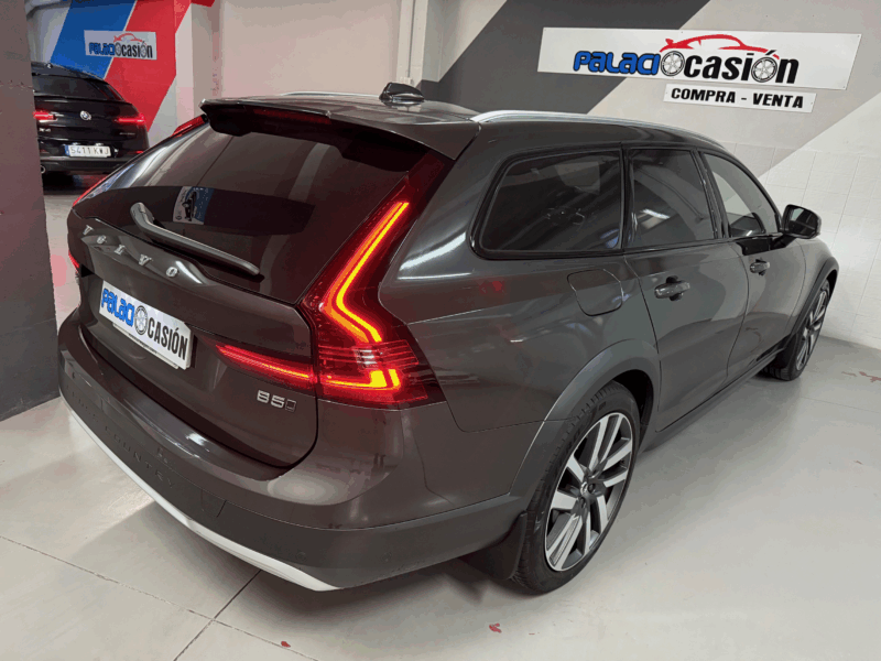Volvo V90 Cross Country 2.0 B5 D Pro AWD Auto