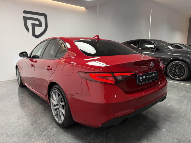 Alfa Romeo Giulia 2.2 JTD Sprint RWD