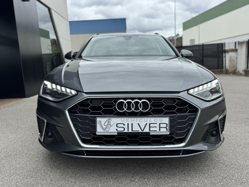 AUDI A4 AVANT 35 TDI S-LINE techo / led / Piel
