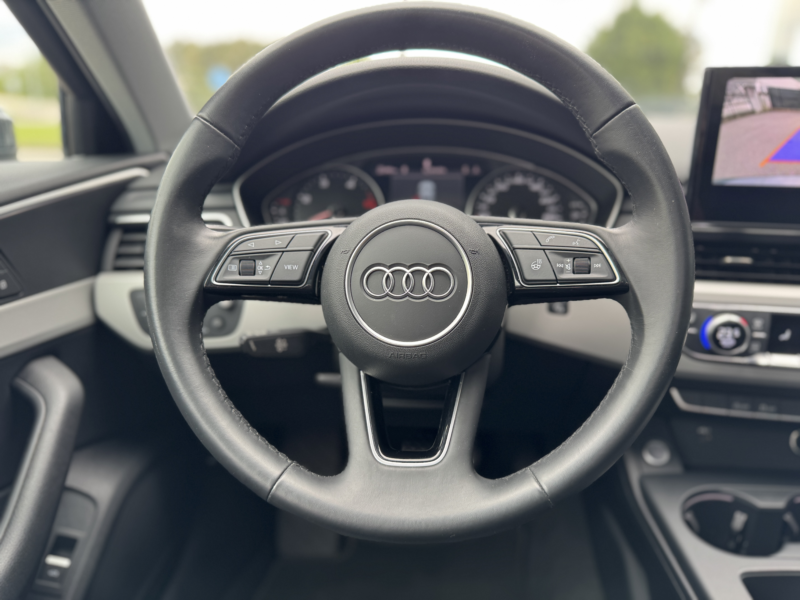 AUDI A4 AVANT 35 TDI S-LINE techo / led / Piel