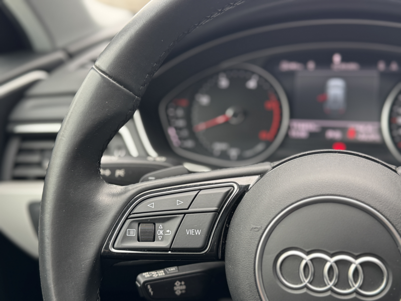 AUDI A4 AVANT 35 TDI S-LINE techo / led / Piel