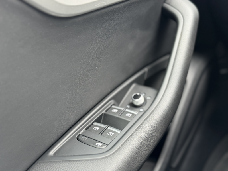 AUDI A4 AVANT 35 TDI S-LINE techo / led / Piel