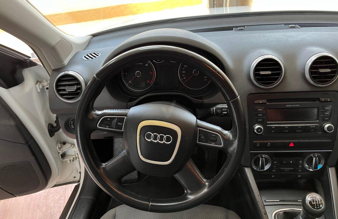 Fotos Interiores - Audi A3 Sportback Attraction 1.6 TDI e DPF (2010-2010) 