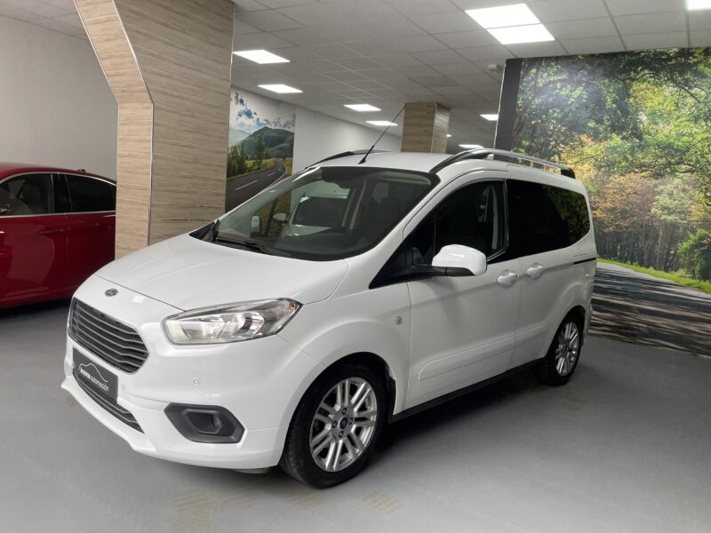 FORD Tourneo Courier 1.5 TDCi Titanium