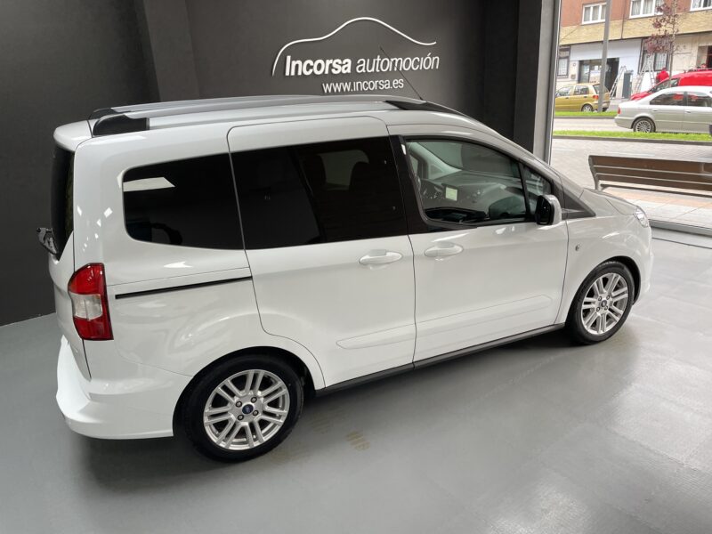 FORD Tourneo Courier 1.5 TDCi Titanium