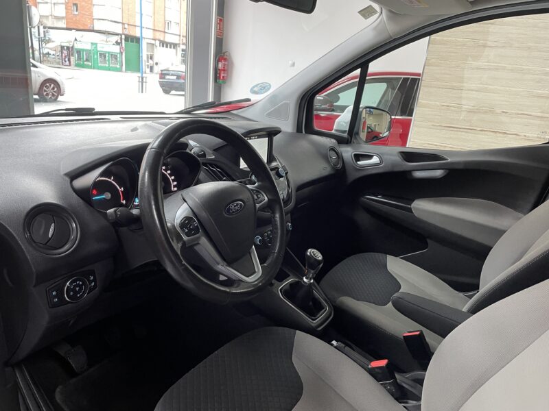 FORD Tourneo Courier 1.5 TDCi Titanium