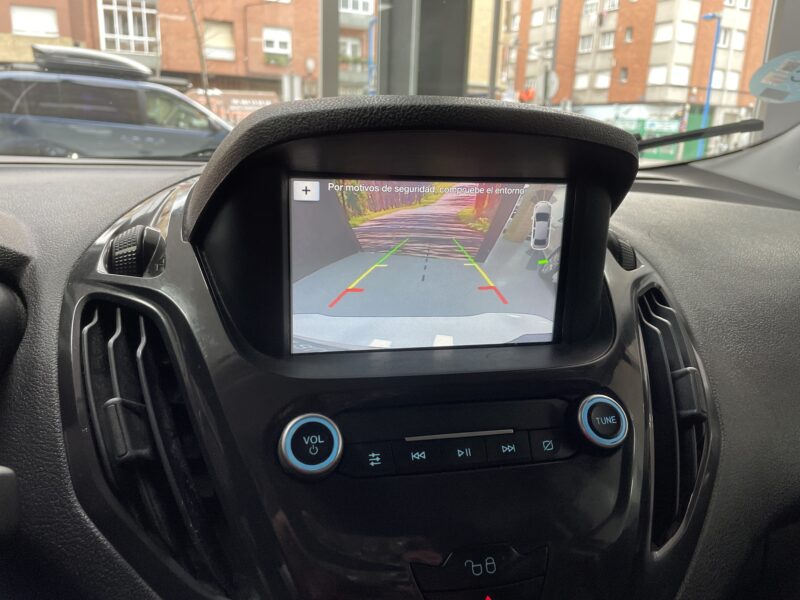 FORD Tourneo Courier 1.5 TDCi Titanium