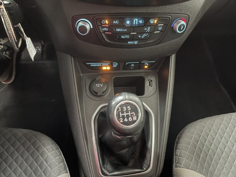 FORD Tourneo Courier 1.5 TDCi Titanium