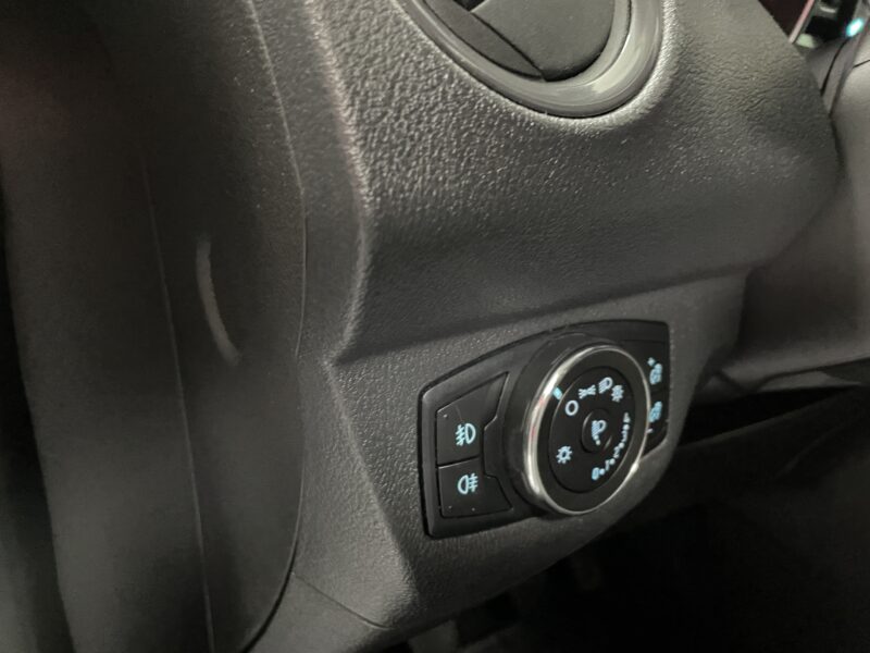 FORD Tourneo Courier 1.5 TDCi Titanium