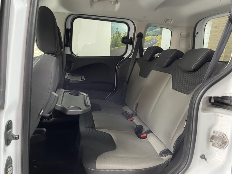 FORD Tourneo Courier 1.5 TDCi Titanium