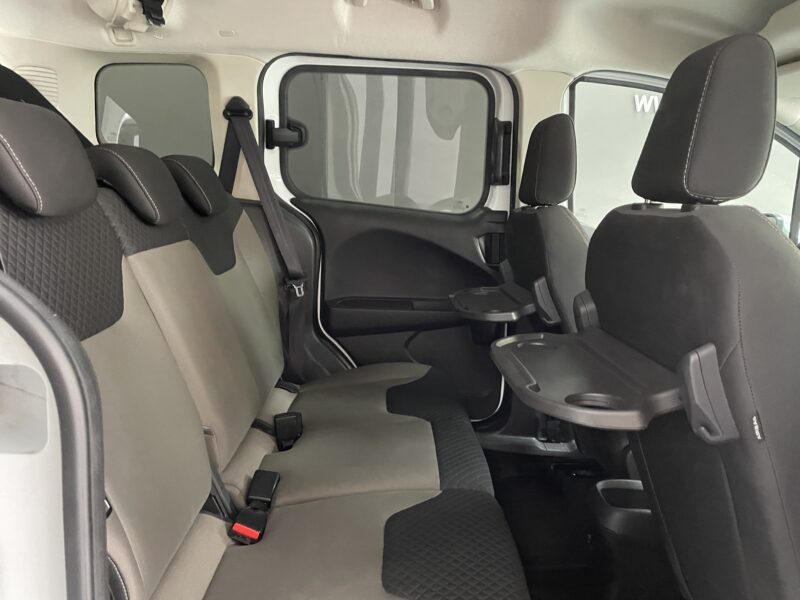 FORD Tourneo Courier 1.5 TDCi Titanium