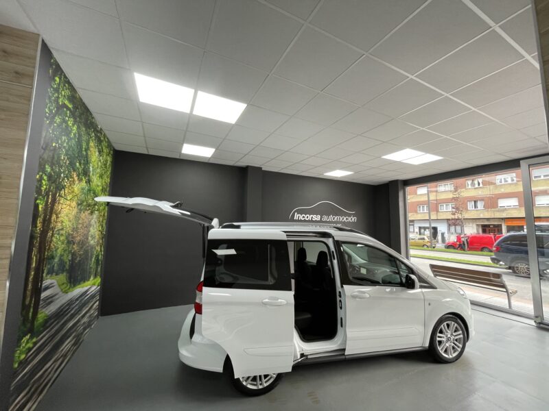 FORD Tourneo Courier 1.5 TDCi Titanium